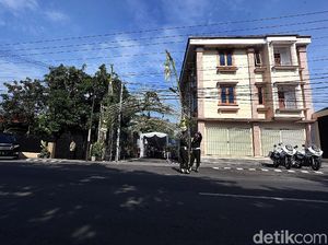 Foto: Suasana Kediaman Jokowi Jelang Prosesi Bleketepe Kahiyang Foto: Suasana Kediaman Jokowi Jelang Prosesi Bleketepe Kahiyang