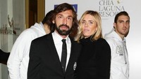 Ini Deborah Roversi. Pirlo menikahi Deborah pada 2001 dan dari pernikahannya mereka dikaruniani dua orang anak. (Pinterest)