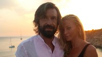 Hingga kini Pirlo dan Valentina Baldini masih menjalin kisah asamara. (Instagram @andreapirlo21)