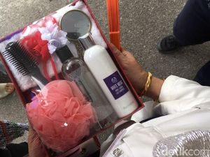 Foto: Bingkisan dari Keluarga Jokowi untuk Tamu Siraman Kahiyang