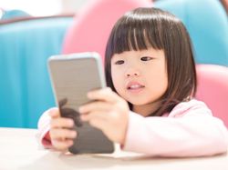 China Tak Izinkan Anak Bawa Ponsel ke Sekolah