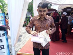 Melihat Suvenir Pernikahan Kahiyang-Bobby