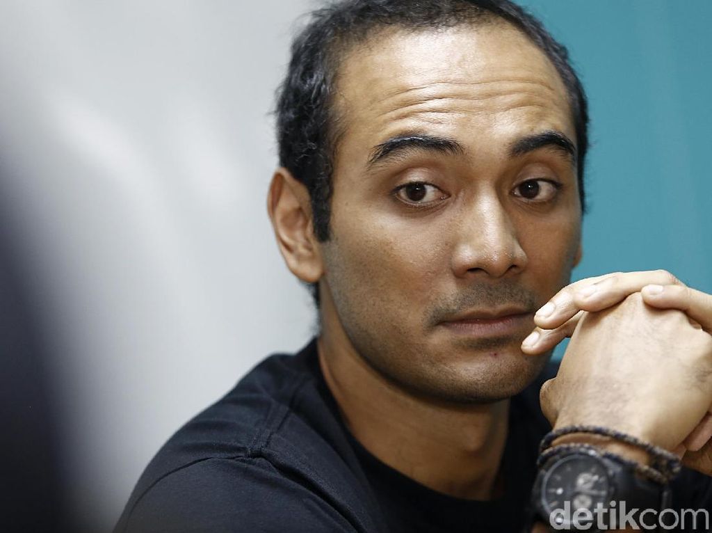 Ario Bayu Perankan Ayah yang Traumatis di Horor Ratu Ilmu Hitam Ario Bayu Perankan Ayah yang Traumatis di Horor Ratu Ilmu Hitam