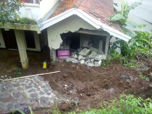 Banjir dan Longsor Terjang Kabupaten Bandung Banjir dan Longsor Terjang Kabupaten Bandung