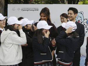 Tawa Akrab Melania Trump dan Minho Shinee Saat Berkunjung ke Seoul Tawa Akrab Melania Trump dan Minho Shinee Saat Berkunjung ke Seoul