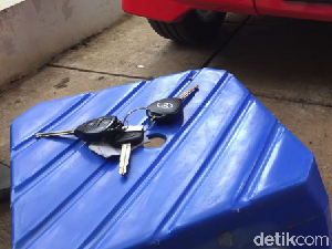 Kunci Tertinggal dalam Mobil, Jangan Panik dan Ikuti Cara Ini Kunci Tertinggal dalam Mobil, Jangan Panik dan Ikuti Cara Ini