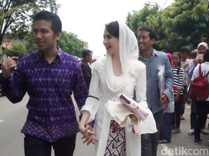 Jenazah Ayah Dibawa ke TPU, di Mana Arumi Bachsin? Jenazah Ayah Dibawa ke TPU, di Mana Arumi Bachsin?