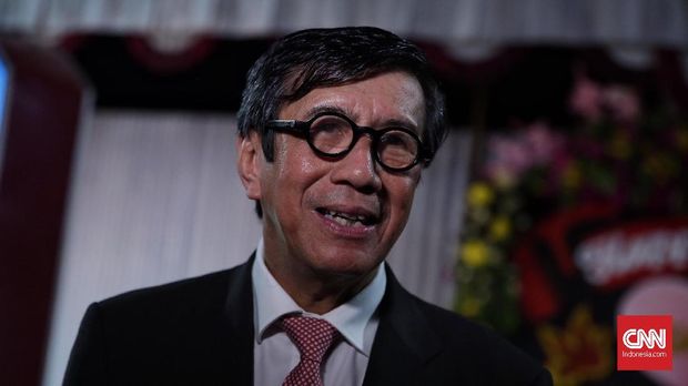 Menteri hukum dan HAM Yasonna Laoly menghadiri resepsi pernikahan Kahiyang Ayu dan Bobby Nasution yang berlangsung di Graha Saba, Solo, Jawa Tengah (8/11).