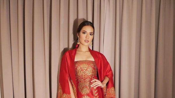 Merah Menyala Raisa di Resepsi Pernikahan Putri Jokowi