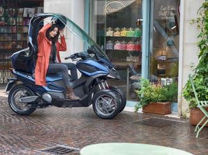 Kymco Kenalkan Motor Roda Tiga, Ada Atapnya!