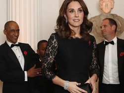 Tak Tampak Hamil, Kate Middleton Cantik Bergaun Lace Hitam
