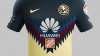 Dari niatnya, desain jersey kandang Club America ini sudah bagus. Meski agak ramai, tapi seragam ini punya penampilan berbeda dari seragam masa kini yang cenderung template. Segalanya berubah saat dua sponsor besar itu datang. (Foto: internet)