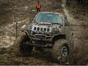 Nikmati Sensasi Offroad Menembus Hutan Pinus di Nglinggo