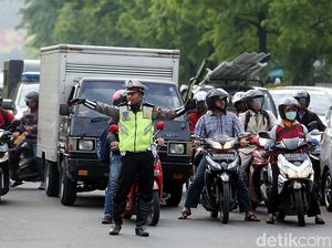 Polisi Atur Lalu Lintas Jelang Kirab Kahiyang-Bobby