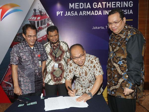 Jasa Armada Siap Go Public