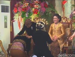 Kahiyang-Bobby Sungkem Saat Panggih, Jokowi dan Iriana Beri Nasihat