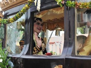 Kereta dan Kuda Ngunduh Mantu Kahiyang Dibawa ke Medan Pakai 9 Truk