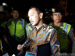 Giring Makan Gudeg Pakai Bubur di Resepsi Anak Presiden Jokowi Giring Makan Gudeg Pakai Bubur di Resepsi Anak Presiden Jokowi