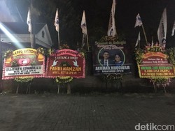 Ada Karangan Bunga atas Nama Fahri Hamzah di Resepsi Kahiyang
