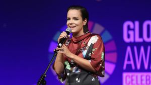 Percaya Nggak? Deretan Artis Beken Ini Punya Puting Lebih dari Dua
