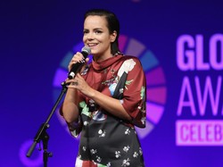 Lily Allen Rilis Buku Memoar Natal 2018