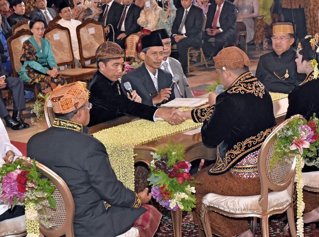 Yang Tak Biasa di Akad Nikah Kahiyang-Bobby Yang Tak Biasa di Akad Nikah Kahiyang-Bobby