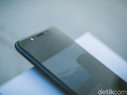 OPPO F5, Kamera Depan Pintar dengan Layar Penuh