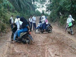 Siswa Telat Masuk Sekolah dan Disuruh Pindah, Warga akan Lapor Diknas