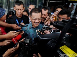 Gamawan Fauzi Diperiksa KPK soal e-KTP Gamawan Fauzi Diperiksa KPK soal e-KTP