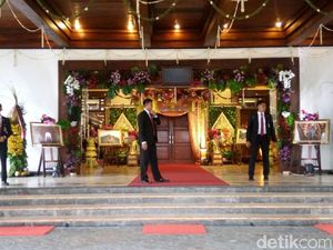 Pintu Masuk ke Ruang Resepsi Putri Jokowi Telah Ditutup