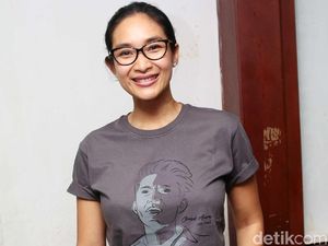 Happy Salma Kagumi Kesederhanaan Pernikahan Kahiyang Ayu