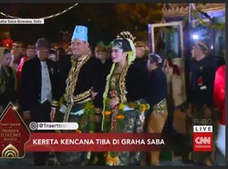 Pakai Dodot & Baju Bludru, Gaya Kahiyang dengan Adat Solo Basahan Keprabon