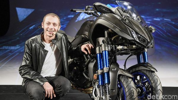 Valentino Rossi Kencan dengan Yamaha Niken