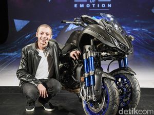 Valentino Rossi Kencan dengan Yamaha Niken
