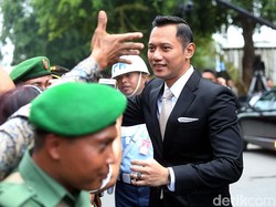 AHY Siap Jadi Jurkam Menangkan Khofifah-Emil