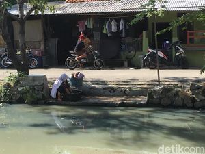 Warga Kalideres Cuci Baju di Kali Maja, PAM: Itu Area Low Supply