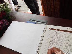 Kotak Amplop Kondangan Pernikahan Putri Jokowi Dilakban