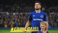 Kombinasi warna biru-hitam biasanya susah untuk gagal. Tapi karena Everton menempatkan warna hitam dengan kurang pas, yakni di ketiak, dan polanya pun tak ada istimewa-istimewanya, ya harus diakui ini gagal. Jersey kandang mereka malah terlihat seperti kaus latihan. (Foto: Ross Kinnaird/Getty Images)