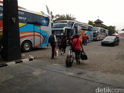 Usai Pesta Pernikahan Putri Jokowi, Relawan di Asrama Haji Pulang