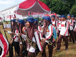 Napak Tilas Hari Pahlawan, Ratusan Pelajar Jalan Kaki 13 Km