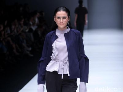 Foto: 15 Koleksi Monokrom Barli Asmara yang Kekinian