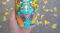 Intip Kreasi Keren Holiday Cup Starbucks yang Diwarnai Netizen