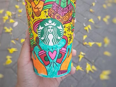 Intip Kreasi Keren Holiday Cup Starbucks yang Diwarnai Netizen