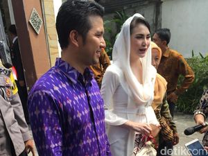 Arumi Bachsin Ungkap Alasan Pakai Baju Recycle ke Pernikahan Kahiyang