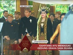 Naik Kereta Kencana, Kahiyang dan Jokowi Tiba di Lokasi Akad