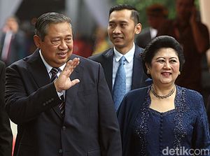 Jokowi Kirim Dokter untuk Ani Yudhoyono, TKN: Demi Kemanusiaan Jokowi Kirim Dokter untuk Ani Yudhoyono, TKN: Demi Kemanusiaan