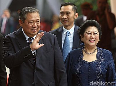 Foto: Keluarga SBY Hadiri Pernikahan Kahiyang-Bobby
