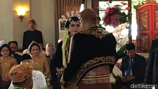 Akad nikah kahiyang ayu / jokowi / bobby