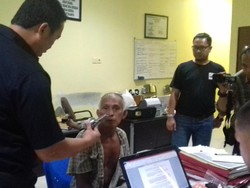 Terdesak Kebutuhan Hidup, Kakek Khalid Nekat Jual Senpi