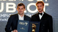 Casillas menerima penghargaan ini di Monako, Selasa (7/11/2017) waktu setempat atau Rabu (8/11) dinihari WIB. Dia mendapatkan suara terbanyak dalam voting secara online. Foto: Eric Gaillard/Reuters
